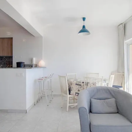 021 - Wonderful Beachfront With Stunning Sea Views Lejlighed