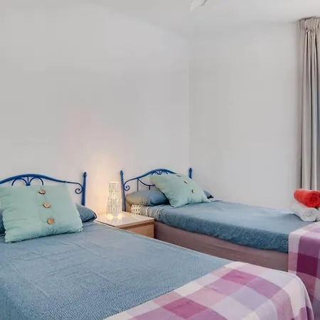 Lejlighed 021 - Wonderful Beachfront With Stunning Sea Views *